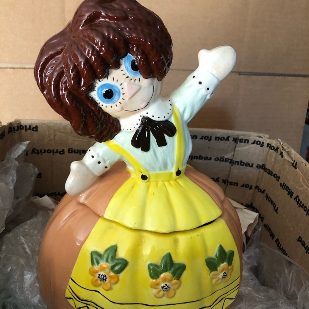 VINTAGE RAGGEDY ANN COOKIE JAR